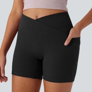 HALARA Black High-Waisted Women's Shorts